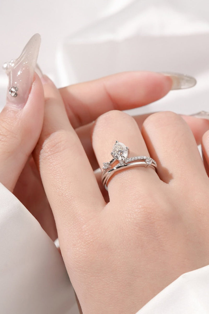 Moissanite Crisscross Ring - Carbone&